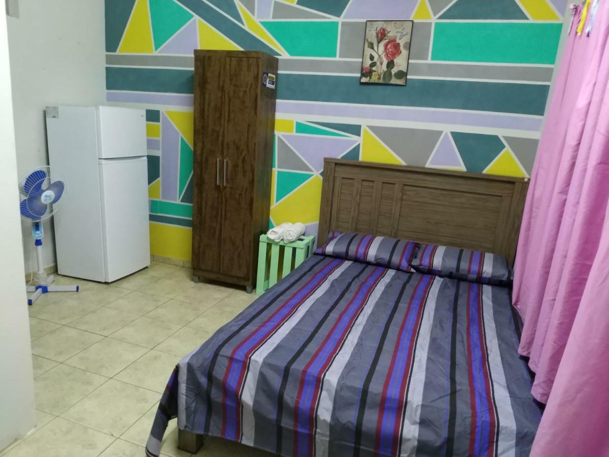 Urban Hostel Педро-Хуан-Кабальеро Экстерьер фото
